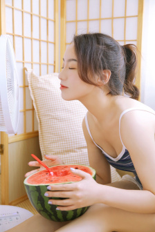 一面亲上边一面膜下边的含义